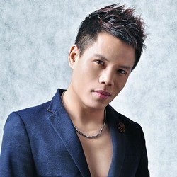 首页 华人男歌手 韩冰 > 韩冰的主页 5 歌曲 2 专辑   姓  名:韩冰