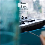 Leah ǵר Blue Box