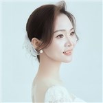 歌手头像：乌艳霞